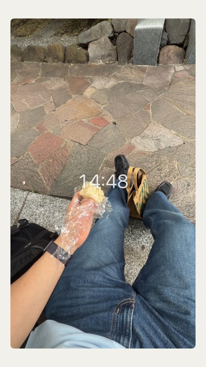 いつつで撮った、おやつ時間の一場面を写真に保存